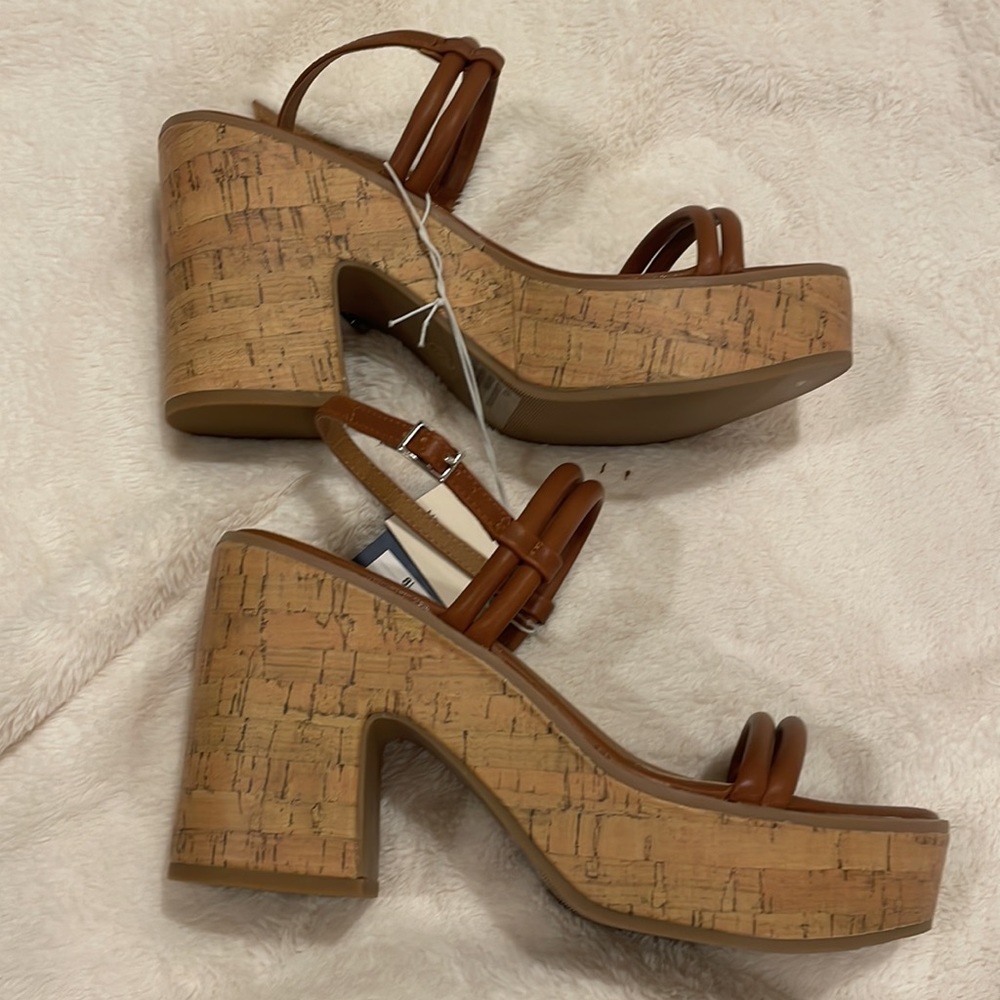 NWT TARGET PLATFORM STRAPPY COGNAC HEELS